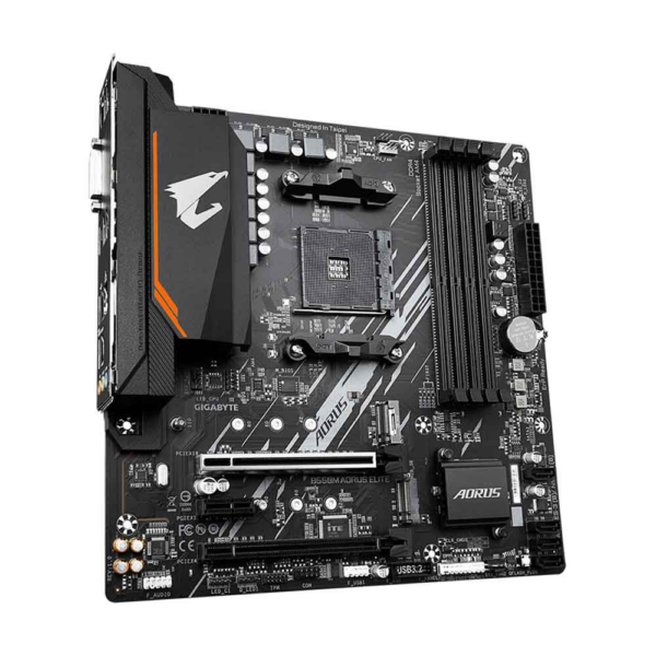 Gigabyte B550M AORUS ELITE Rev. 1.3 — vista em perspectiva